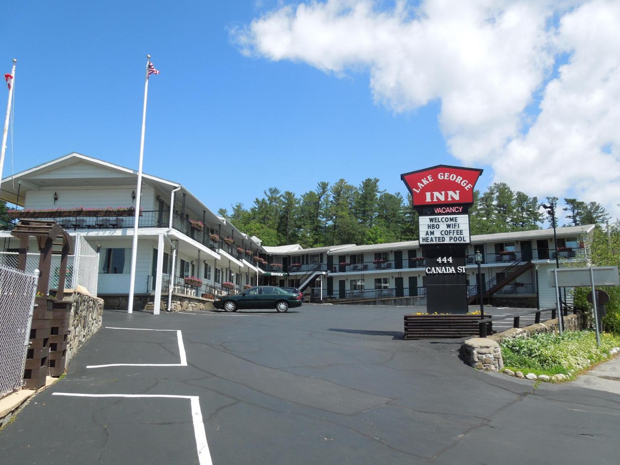 The Lake George Inn エクステリア 写真