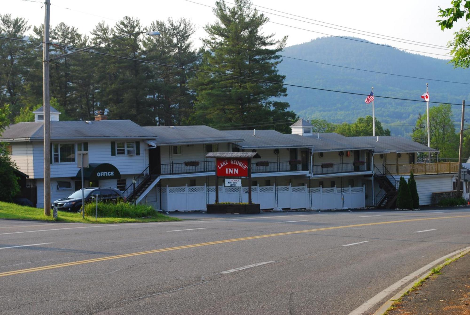 The Lake George Inn エクステリア 写真